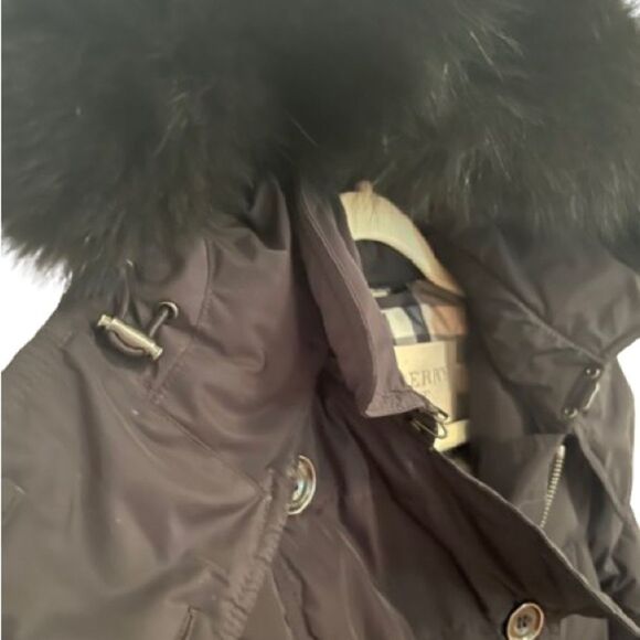 BURBERRY Authentic Puffer Coat with Fur-Trimmed Hood - Picture 9 of 12
